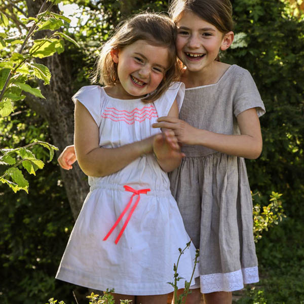 Séance famille à domicile en extérieur