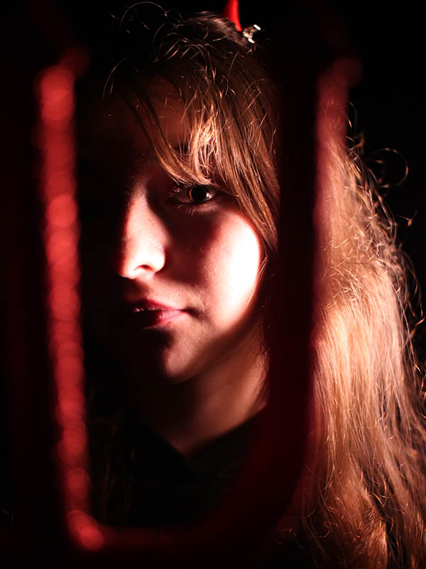 Jeune fille déguisée pour Halloween