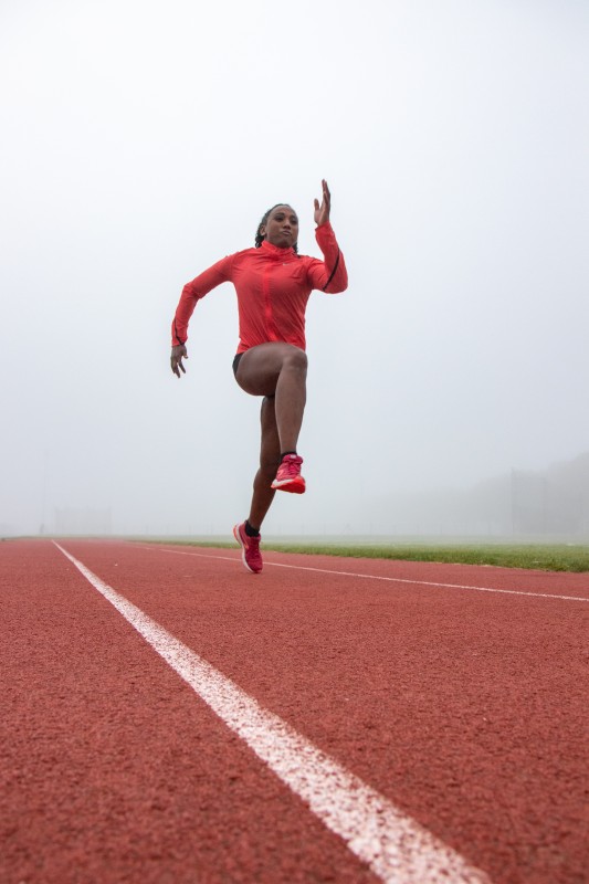 Portrait sportive Justine - Tenue rouge 2