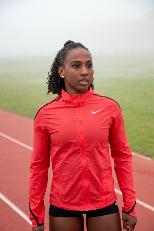 Portrait sportive Justine - Tenue rouge 1